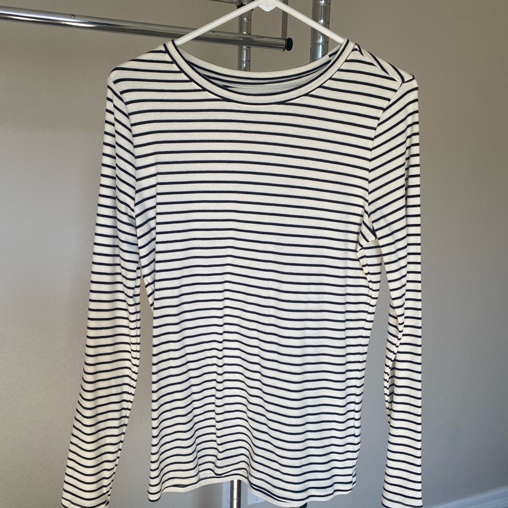 Time and Tru black and white longsleeve shirt